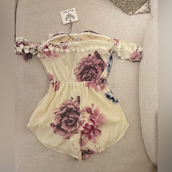 Hello Molly romper playsuit - Picture 4 of 8